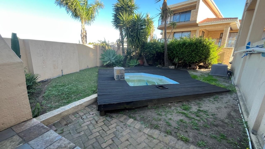 5 Bedroom Property for Sale in Wavecrest Eastern Cape